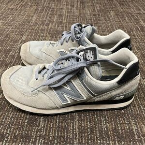 New Balance Men's Light Gray and Black Sneakers